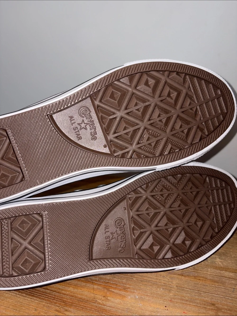 Converse gold metallic